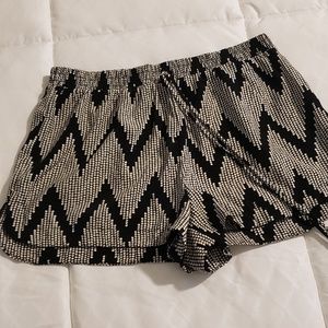 Shorts - black and off white